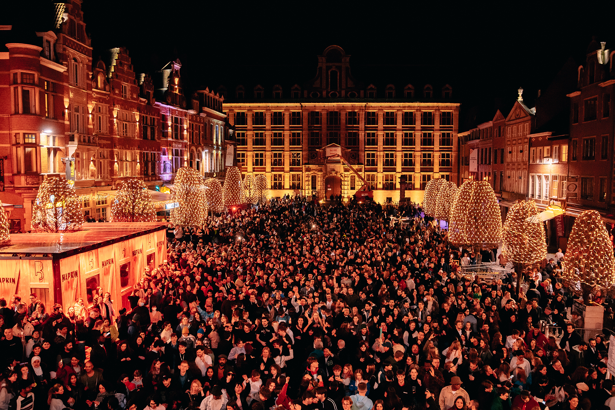 STM rocks the Oude Markt at Leuven new year’s party