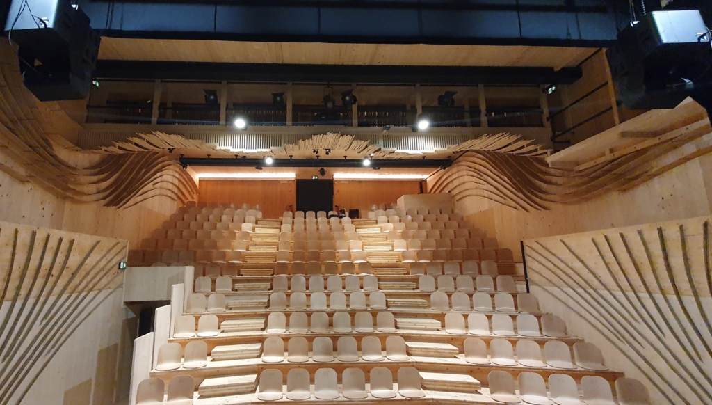 Soaring sound for a floating theatre on the Rhône