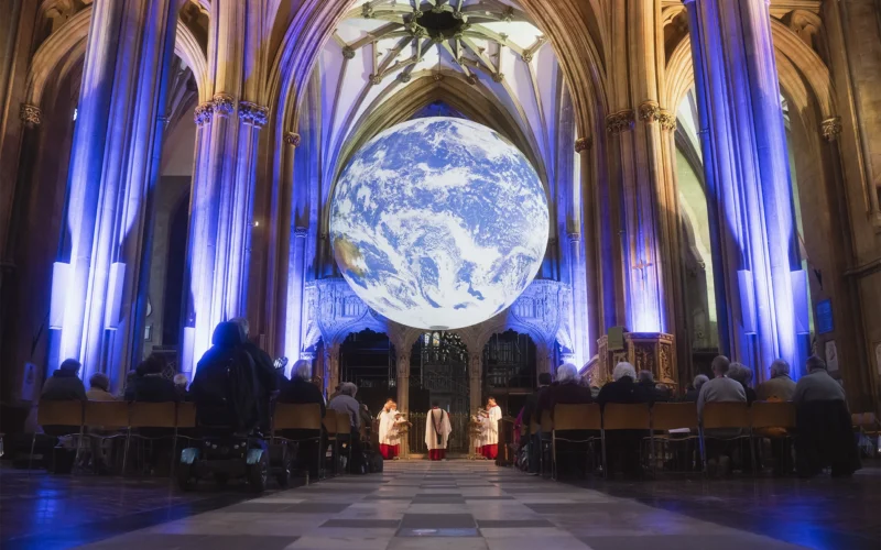 Bristol Cathedral installation by Enlightened and NEXO.Photo by Adam Gasson / NEXO