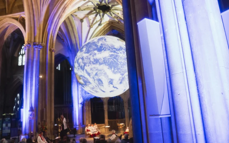 Bristol Cathedral installation by Enlightened and NEXO.Photo by Adam Gasson / NEXO
