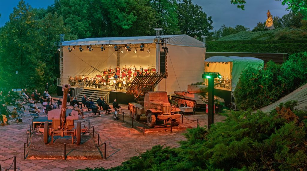 WWII MEMORIAL CONCERT WITH SHOSTAKOVICH (AND NEXO)