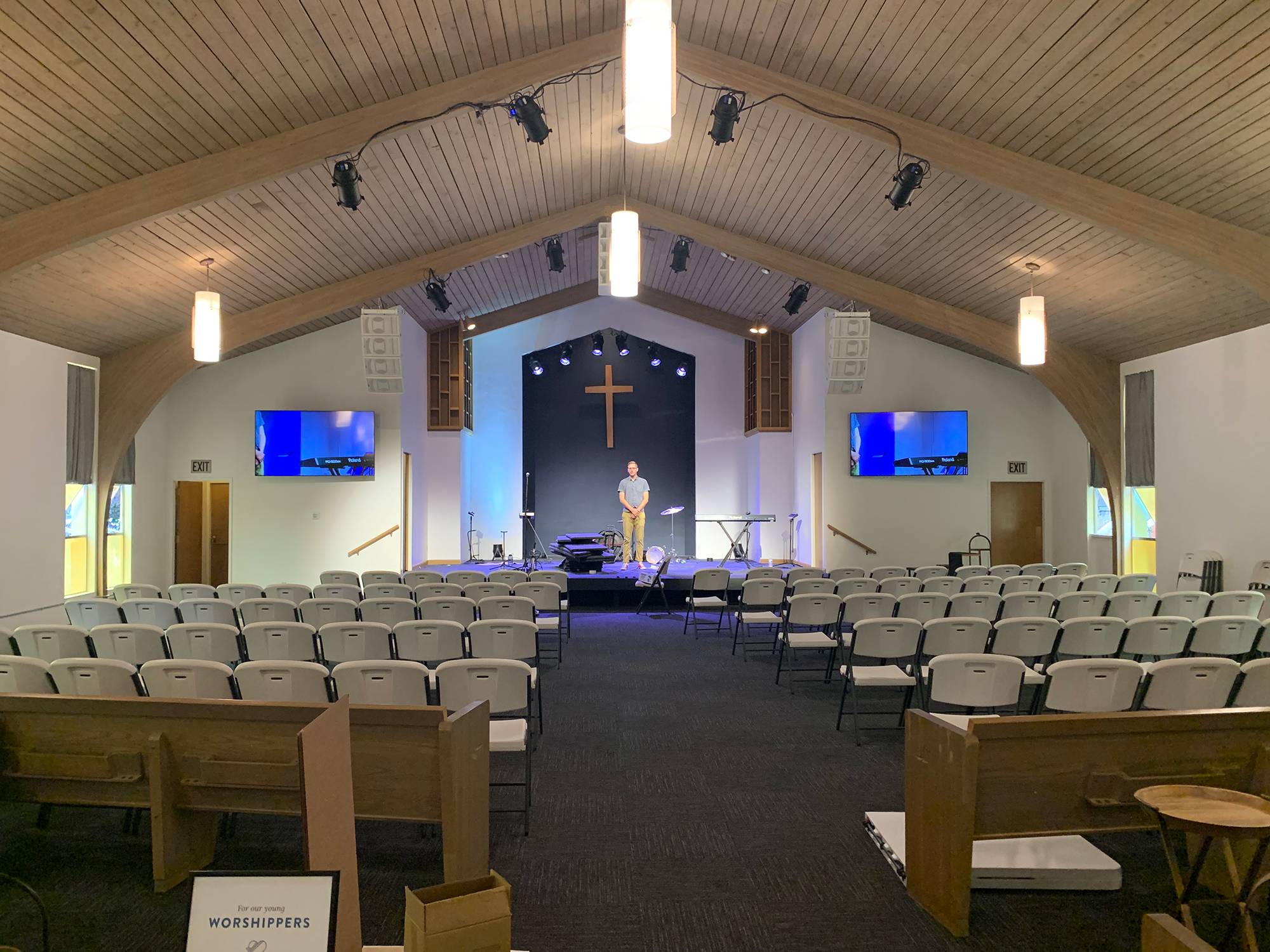 NEXO GEO M10 brings a rock & roll vibe to The Hallows Church in Seattle