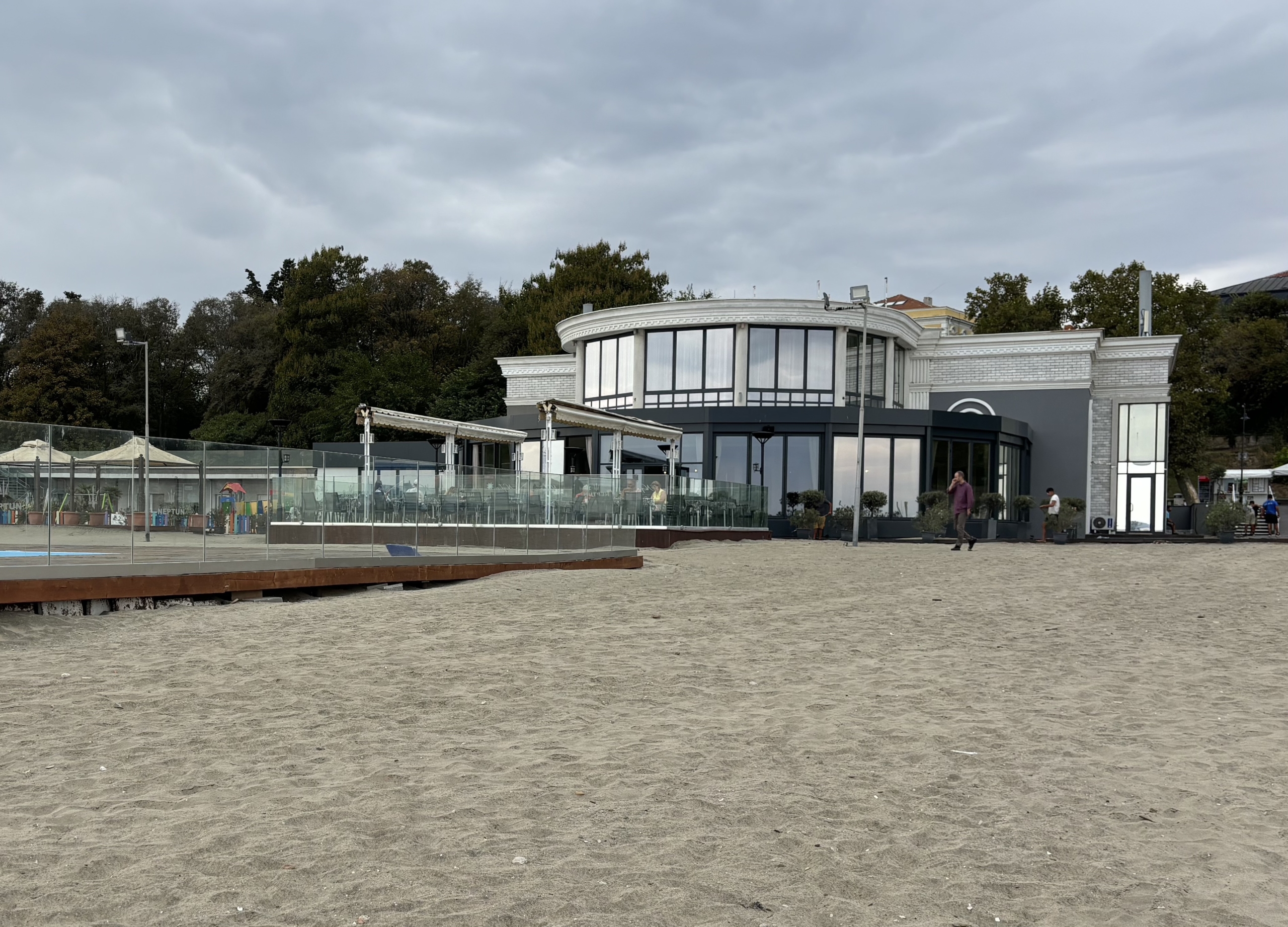 NEXO P+ rocks on the Black Sea coast