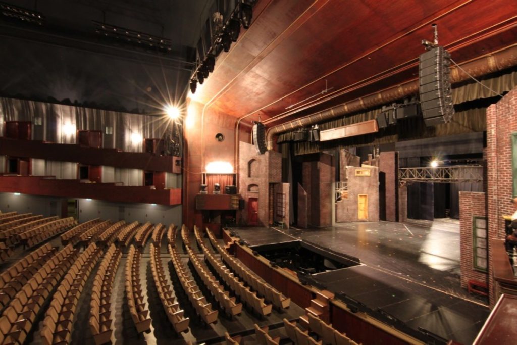 FIRST LARGE-FORMAT STM INSTALLATION IN THEATRE