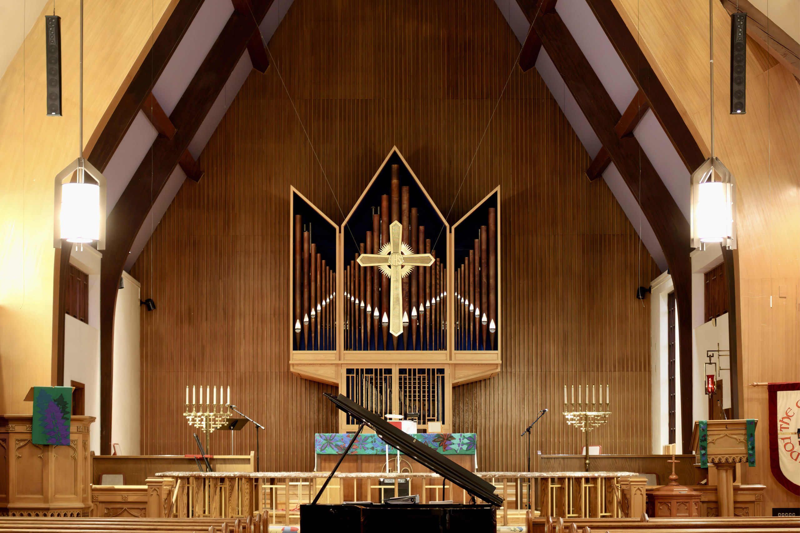 NEXO ID84 column speaker sets new standards for coverage and intelligibility in US church installations