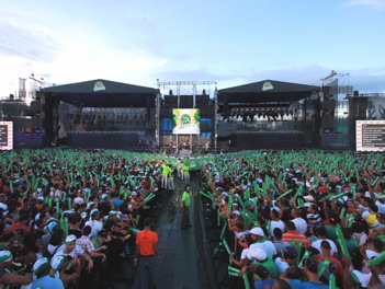 50,000 DANCE TO NEXO GEO D AT DOMINICAN PRESIDENTE FESTIVAL