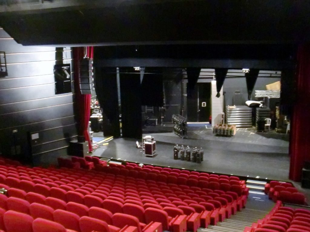 THEATRE PAR EXAMPLE; VIERZON’S MAC-NAB