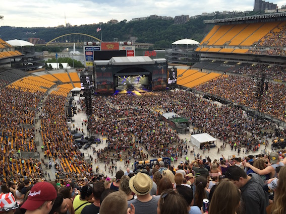 MORRIS LIGHT & SOUND TOURS USA WITH KENNY CHESNEY AND STM